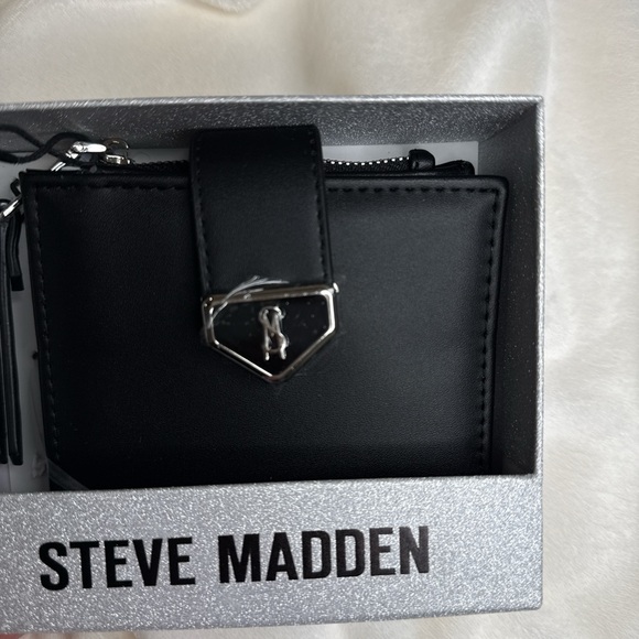 Steve Madden Black Card Holder - Picture 2 of 4